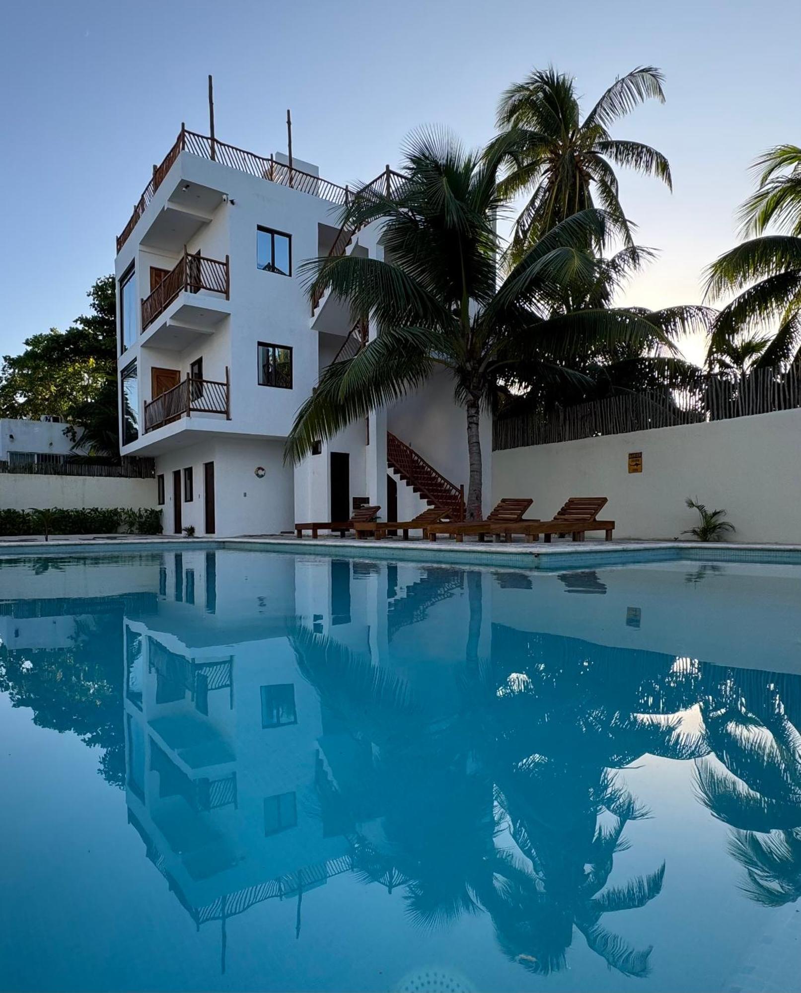 Mexhe Hotel El Cuyo Exterior foto