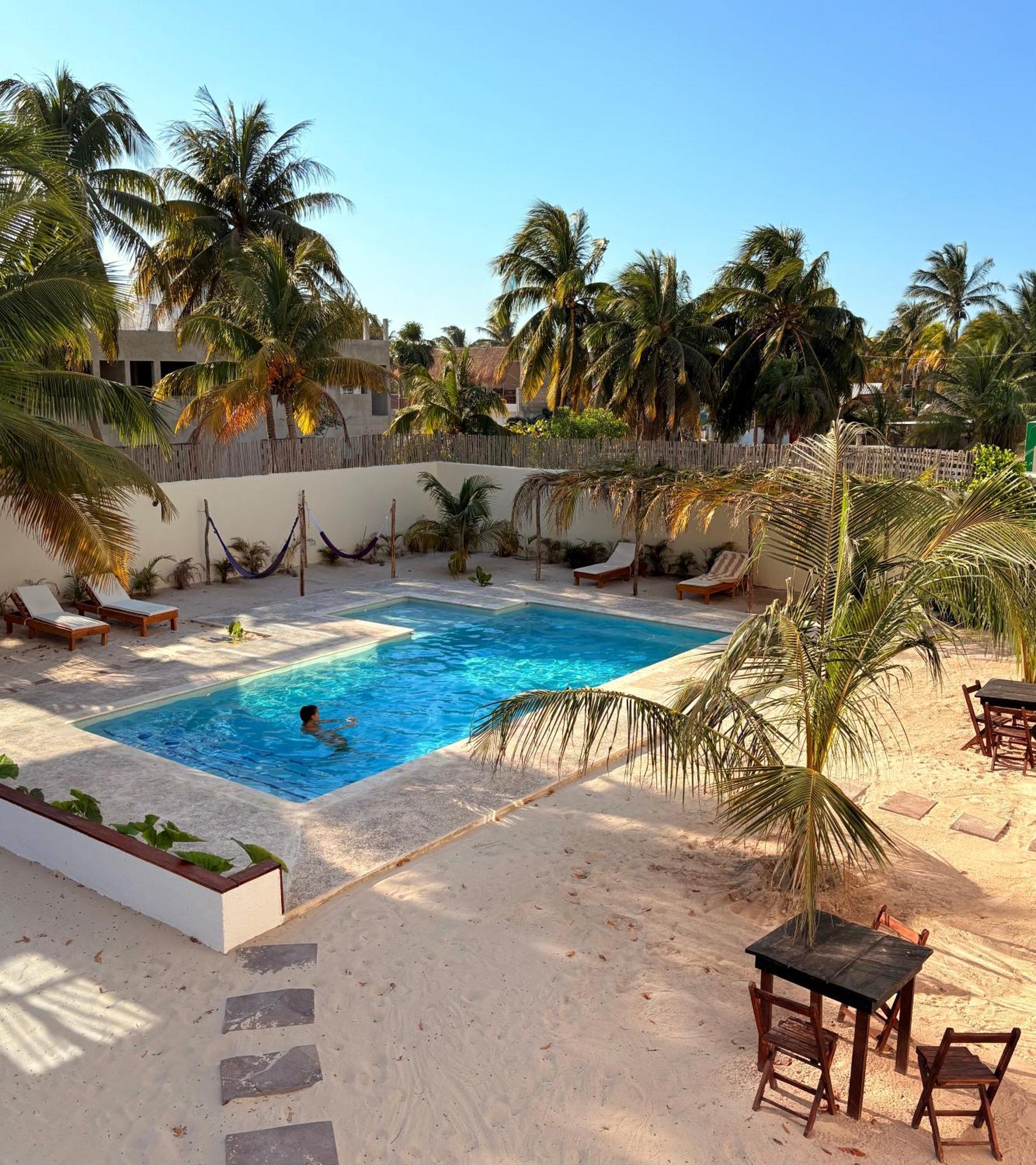 Mexhe Hotel El Cuyo Exterior foto